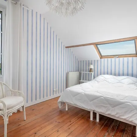 Maison De Caractere A 100 Metres De La *