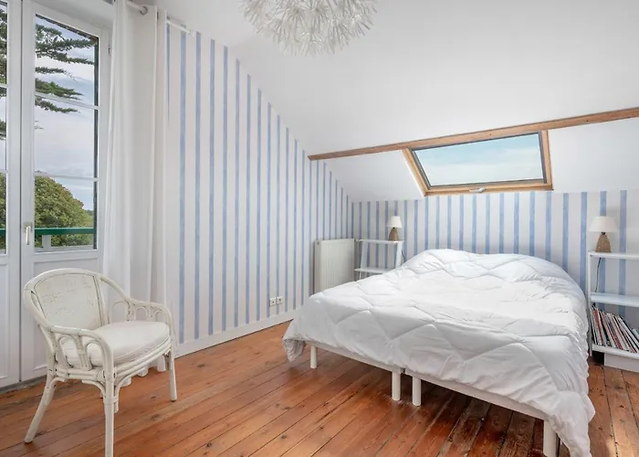 Maison De Caractere A 100 Metres De La *